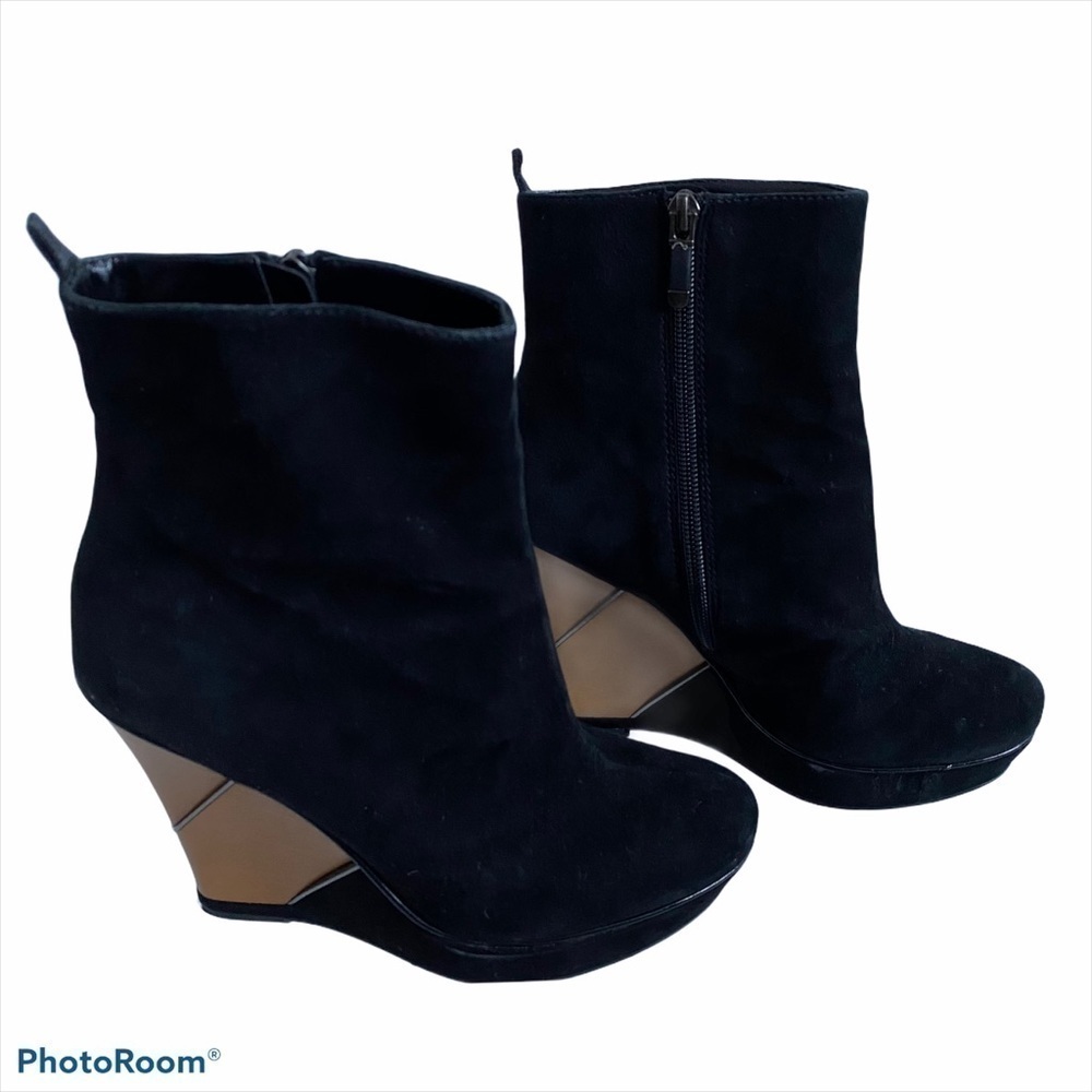 B Makowsky booties black suede size 7.5 wood heel Platform shoes